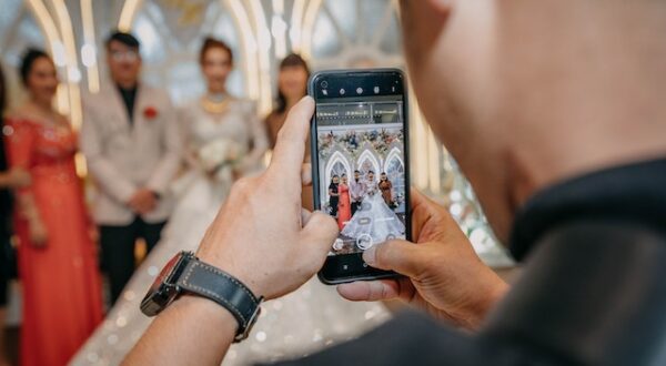 Ceny kamerzystów na wesela: jak znaleźć odpowiednią ofertę?